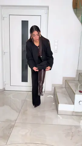 Heute habe ich wieder zwischen Haushalt, Kindern, Kochen und all dem Chaos jongliert — und irgendwie doch alles geschafft. Und ich weiß, viele von euch machen jeden Tag genau dasselbe. Ihr gebt so viel und haltet alles am Laufen. Falls euch heute noch niemand Danke gesagt hat: Hier kommt mein Dank an euch. Ich bin stolz auf euch. 🥰🥰 . اليوم عملت البيت، والولاد، والطبخ، وكل هالفوضى… والحمدلله خلَّصت كل شي. وبعرف إنّو كتار منكن عم يعملو نفس الشي كل يوم. إنتو بتعطو كتير وبتخلّو كل شي ماشي. وإذا ما حدا قالّكن اليوم «شكراً»— هيدا الشكر منّي إلكن. أنا مبسوط فيكن.🥰 . “Today I juggled the house, the kids, the cooking, and all the chaos — and somehow I got it all done. And I know so many of you out there are doing the same every single day. You give so much and keep everything running. If no one has told you ‘thank you’ today, then here it is from me. I’m proud of you. 🥰🥰 . .  #homework #hometipps  #inneneinrichtung #organizingtips #germancontentcreator                    