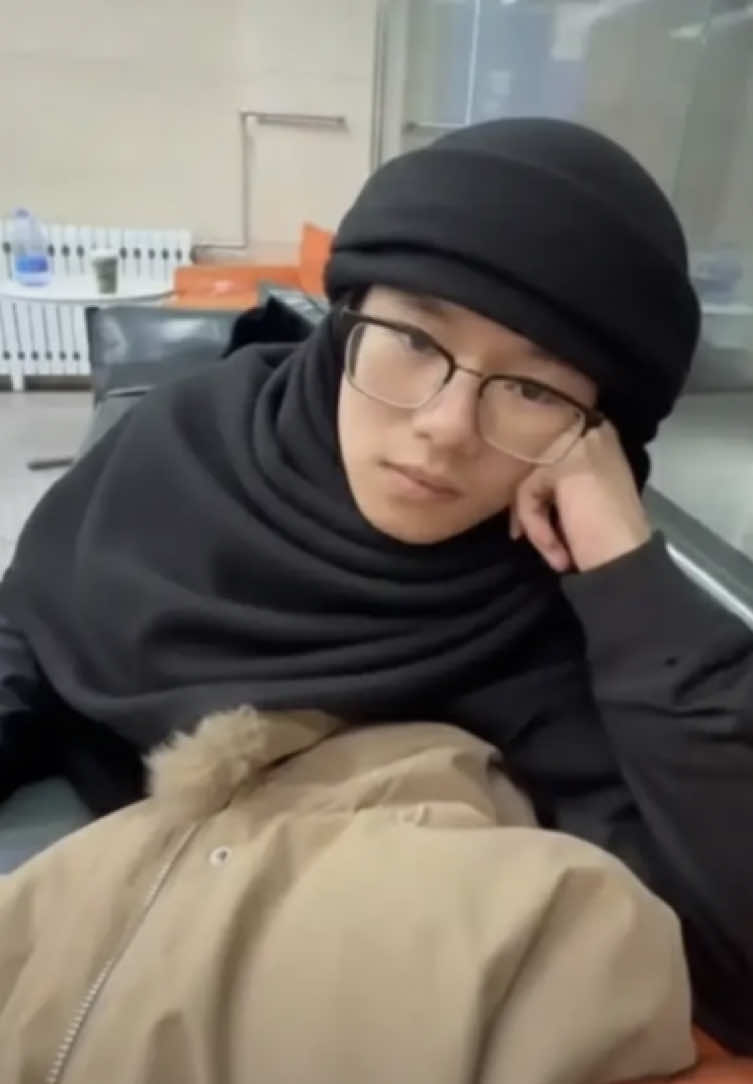 زميلنا جبريل لبس الحجاب واقنعته بحديث الرسول عليه الصلاة والسلام #viral #fyp #اكسبلور #fun #laugh 