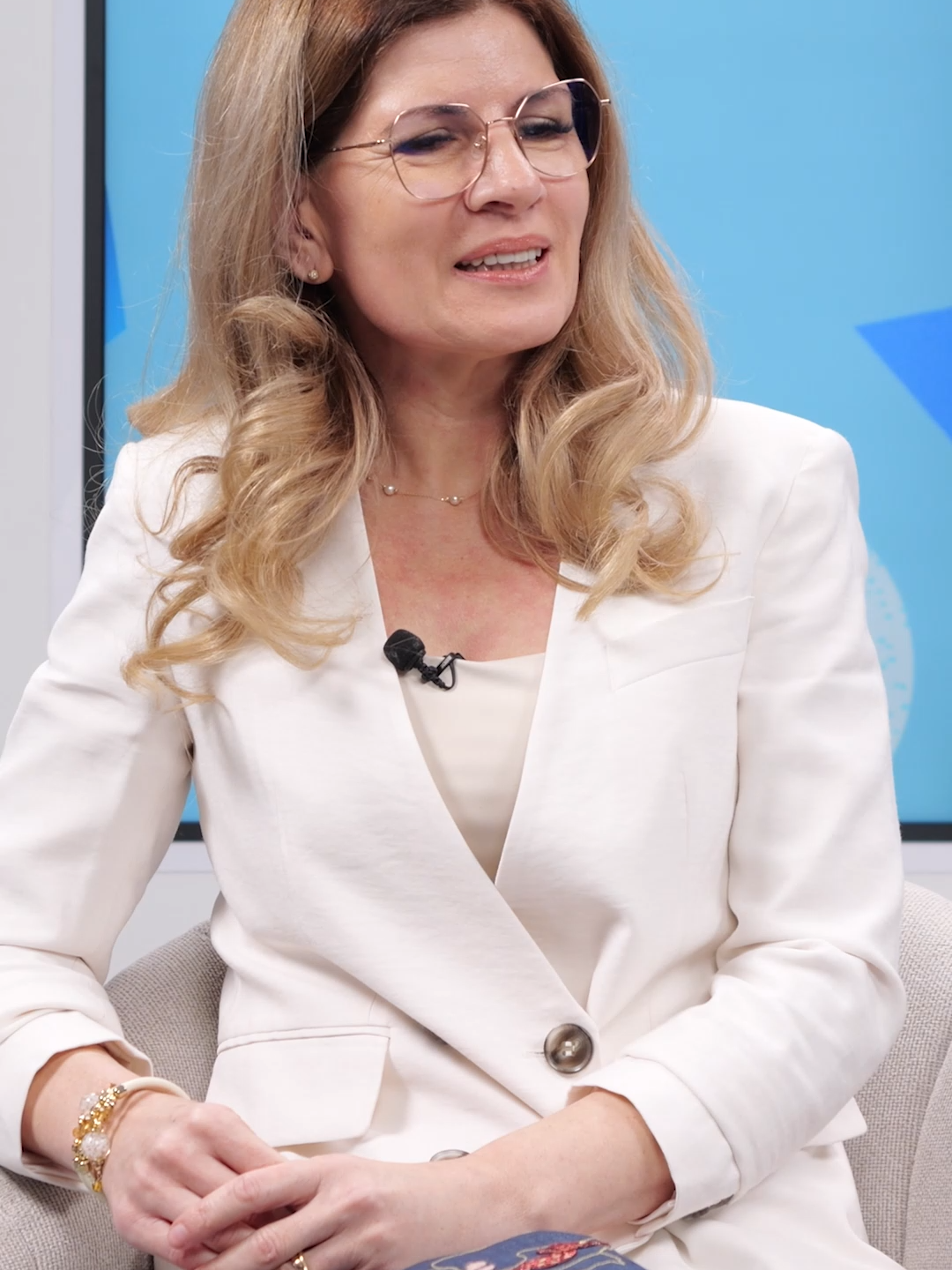 Dr. Bogdana Bănescu explică de ce monitorizarea pe termen lung și schimbarea stilului de viață sunt cheia pentru rezultate reale și durabile, în cazul obezității. 🎙️ Moderatorul emisiunii: Dorin Chioțea 📍 Urmărește episodul integral din Bine pentru Tine pe libertatea.ro sau Youtube Libertatea #BinePentruTine #Libertatea