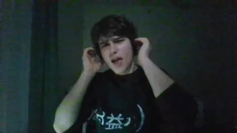 Be back with new stuff in a few weeks guys I’m cooking #warrengrahamcosplay #warrengraham #lis #lifeisstrange #lifeisstrangecosplay 