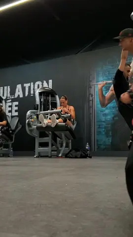 reaction people at gym to body contrôle workout  #pourtoi #for #fyp #tik_tok #parati 