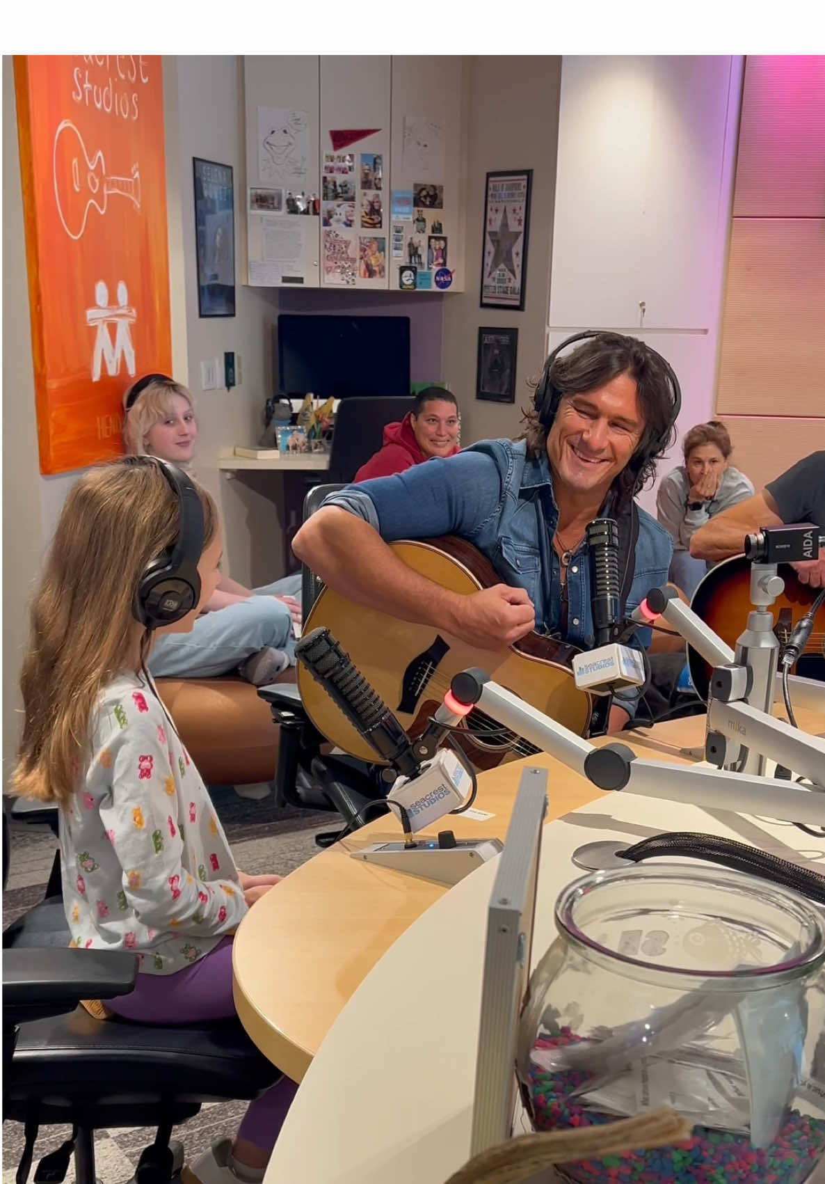 A little look back on a special day at Seacrest Studios. Thanks again Vanderbilt Children’s Hospital for the chance to visit with these incredible kids and their families. @Ryan Seacrest Foundation  #joenichols #theimpossible #countrymusic #seacreststudios #vanderbilt 