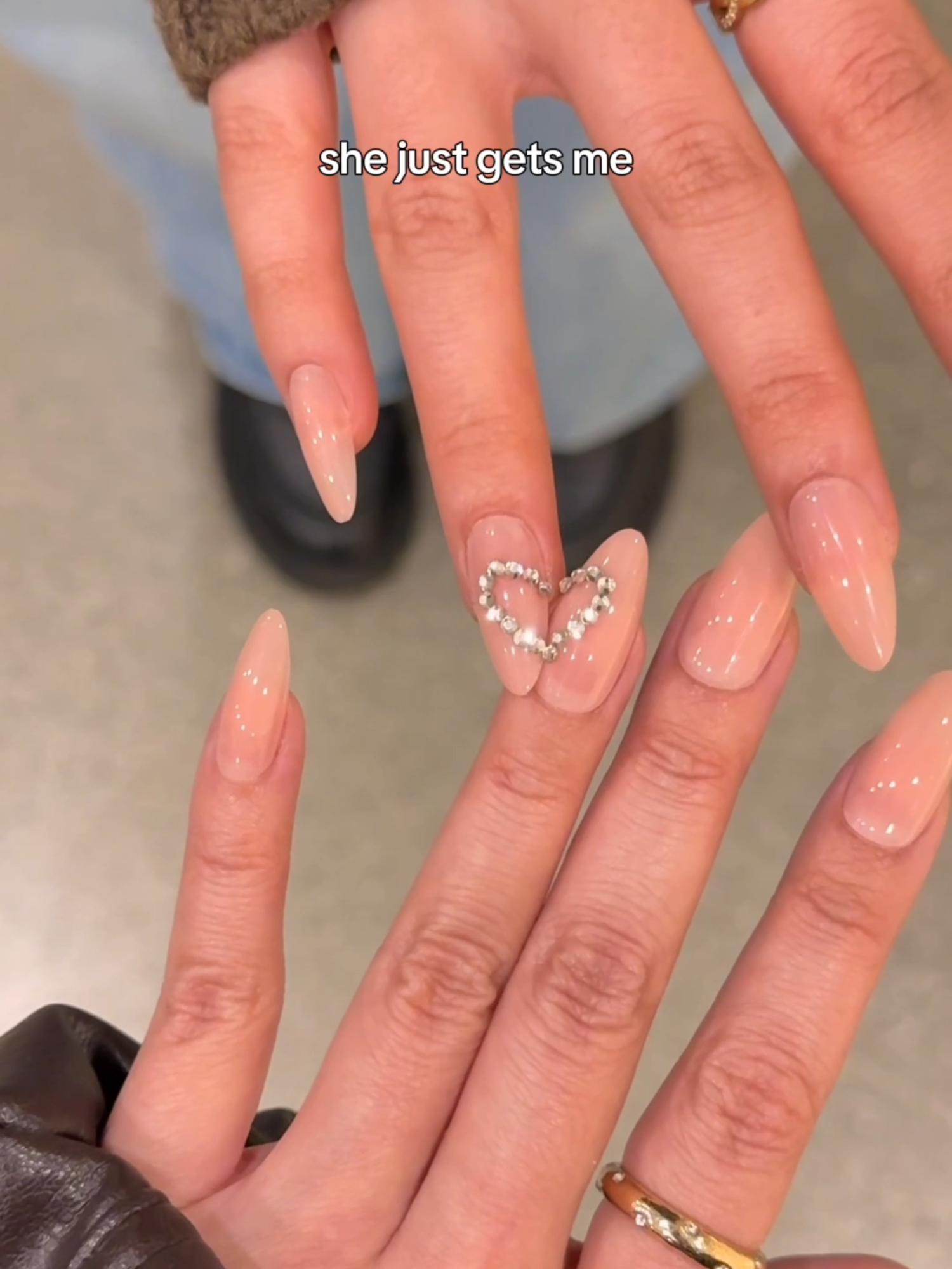 she just gets me 🥹🤍 you know? #glamnetic #pressonnails #nailtok