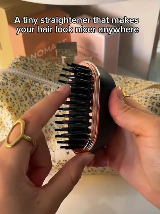 mini wireless hair straightener 😍💅 #hairstraightener #hairhack #girly #giftideas #christmas 