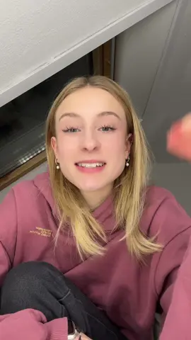 Ja ich sehe es selbst aber sie ist ein eigenständiger mensch und auch Geschwister haben unterschiedliche Meinungen oder Ansichten 😭