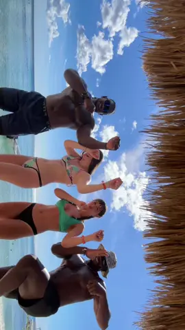 con nuestros nuevos amigos@joseearizaaa 🥰#puntacana #dominicanos🇩🇴 @Viva Resorts by Wyndham 