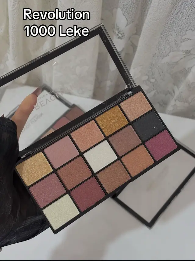 ✨ Paleta perfekte për çdo glam! 15 nuanca super pigment, që përzihen lehtësisht dhe i rrinë syrit gjatë gjithë ditës. Nga ngjyrat e ngrohta tek shkëlqimet e arta – krijon çdo lloj makeup-i, nga natyral te glam i fortë. 💖 E domosdoshme për çdo vajzë që do sy të dukshëm dhe elegant!