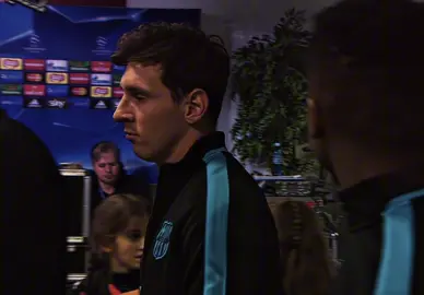 مَـاضرَ لَو ودعَتنِي؟#ميسي #شعر #شعر_شعبي #شعراء_وذواقين_الشعر_الشعبي🎸 