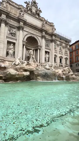 Fontana di Trevi #rome #trevi #italy #fountain #fyp 