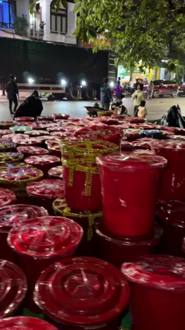 Huế chúng tôi đến với bà con vùng lũ đây . Hơn 1,2 tỷ tiền mặt cùng vô số hàng hoá nhu yếu phảm , áo quần v.v Tinh thần dân tộc quá cao thượng   🇻🇳🇻🇳🇻🇳 kỉ niệm cùng #doixe0donghue  #hueningkai #hue #mientrung #mientrungcolen 