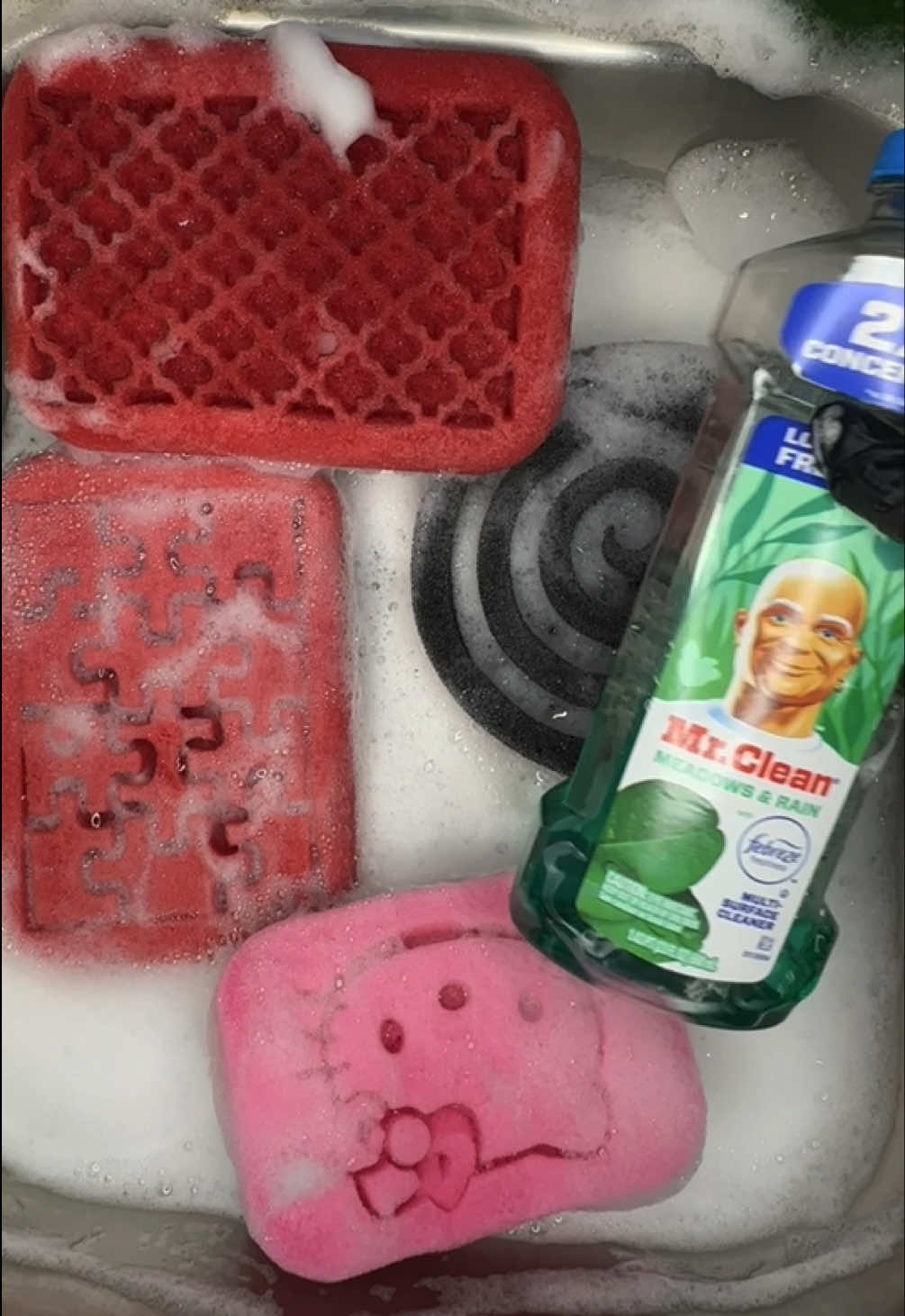 Pt. 1 - New sponge break in from @SoapySunShine ✨  Suuuuper obsessed with the spiral 🌀 sponge the sudssssss 😩 Oversqueezing 🧼  #spongesqueezing #spongesqueezingasmr #spongesqueezes #spongetok #CleanTok 