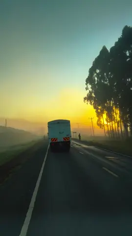 One for the road #beautiful ‘#sunset 🌅 #uganda 