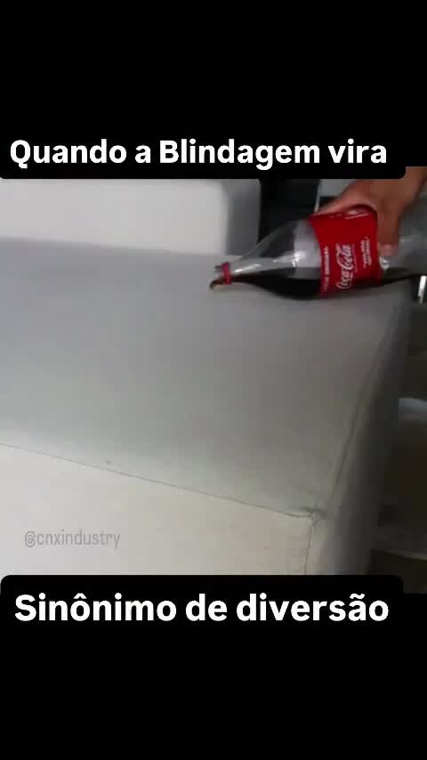 Essa é a diferença entre Impermeabilização e Blindagem. A Impermeabilização comum cria apenas uma camada protetora temporária que dura de 6 a 12 meses e servindo apenas para evitar acidentes com líquidos. Já a Blindagem de Estofados vai muito além: Ela forma uma rede cristalina de silício, transparente e estável, criando um campo de repulsão molecular que duram 3 anos. É como se o tecido ganhasse um “escudo magnético invisível” que empurra qualquer matéria orgânica, impedindo que líquidos, sujeiras e resíduos se fixem nas fibras, e o melhor, sem mudar sua textura ou cor. Isso torna a proteção mais profunda, por envolver toda a fibra, mais durável porque protege profundamente e muito mais eficiente por conta da sua tecnologia. Quer saber mais? Digite SHIELD que te mostro! #hexshield #blindagemdeestofados #impermeabilizaçãodeestofados #cnxindustry