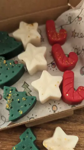 Absolutely love these wax melts. From the scents to the packaging, these make an Incredible gift that everyone will love.  So get that festive feeling going by visiting the shop and seeing what we have to offer!  #xmas #waxmelts #candlemaking #festive #Home 