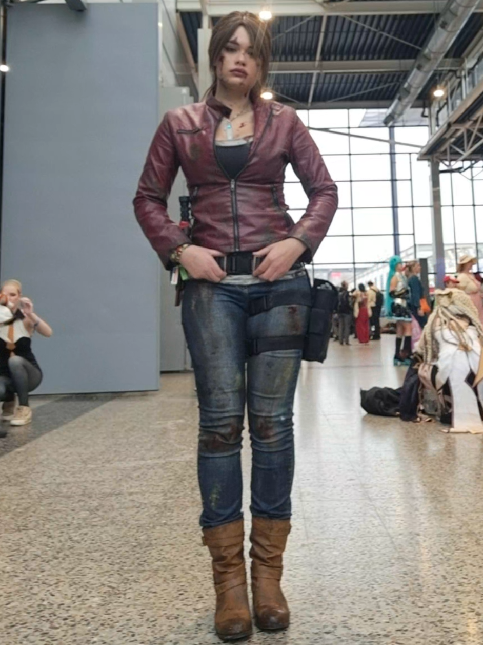 to the 4 people who knew claire redfield.. i love you. #claireredfieldcosplay #residentevilcosplay #claireredfield #residentevil #cosplay 