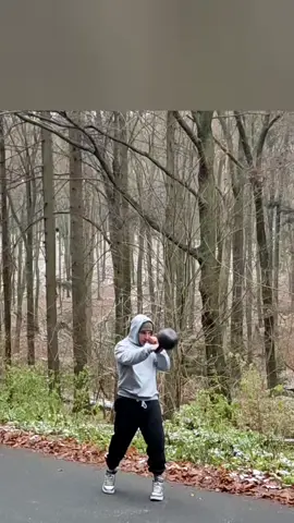 Хочешь быть сильным - делай это упражнение. #гиря #гири #гиря16кг #гиря32 #гиря32кг 