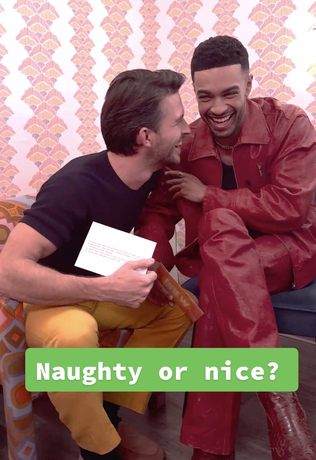 Zero lies were told in this throwback from Jonathan Bailey and Noah J. Ricketts! 🎁 #jonathanbailey #christmas #tbt 