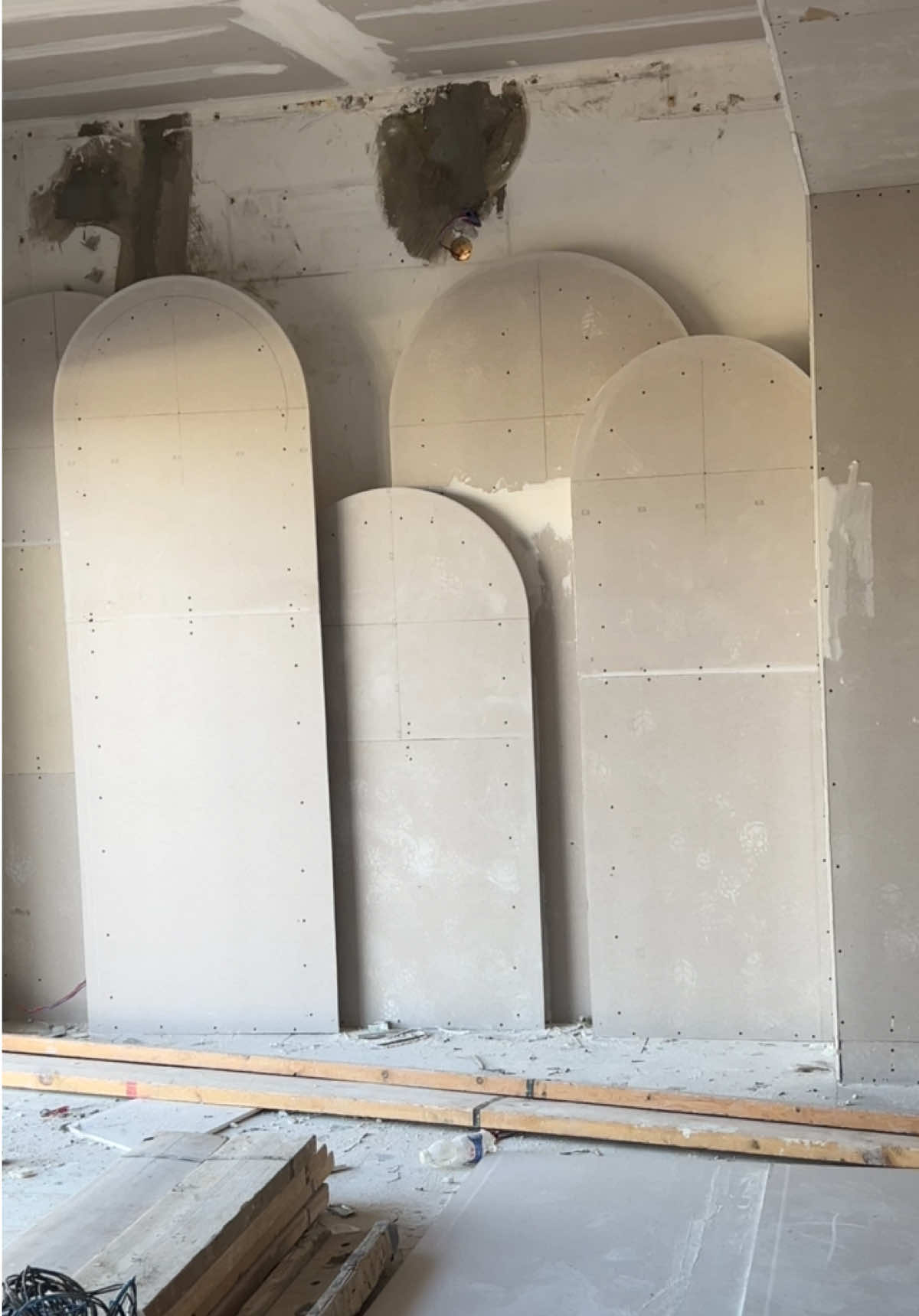 تركيب ريكور حائط  أقواس  #جبس_بورد #ليبيا🇱🇾 #ديكور_منزلي #ديكورات_منزليه_داخليه #طرابلس 