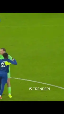 RED CARD! Manchester United play against 10 as Everton player Gueye gets sent off for slapping his own player🤯#PremierLeague #football #manchesterunited #redcard #everton