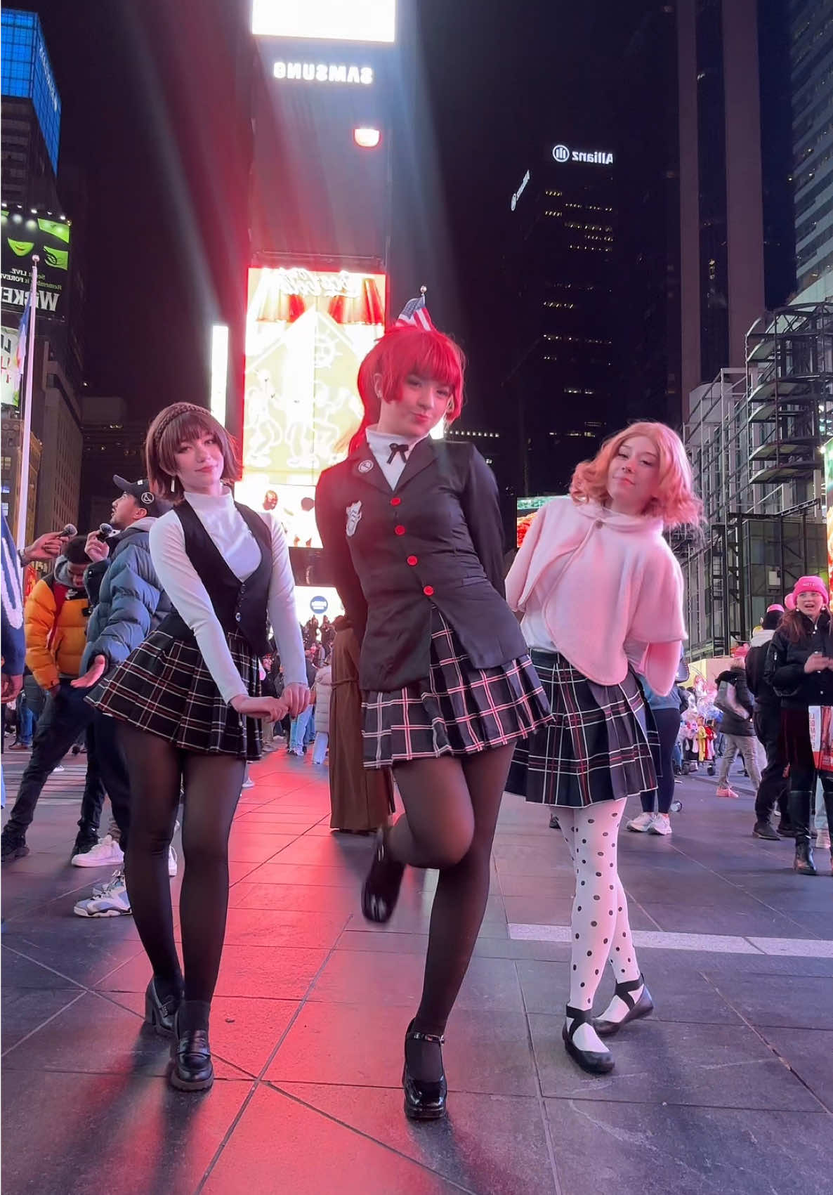 I LOVE MY GIRLS !!!! @alien✮⋆˙ @Celebi #persona5 #persona5cosplay #cosplay #dance 