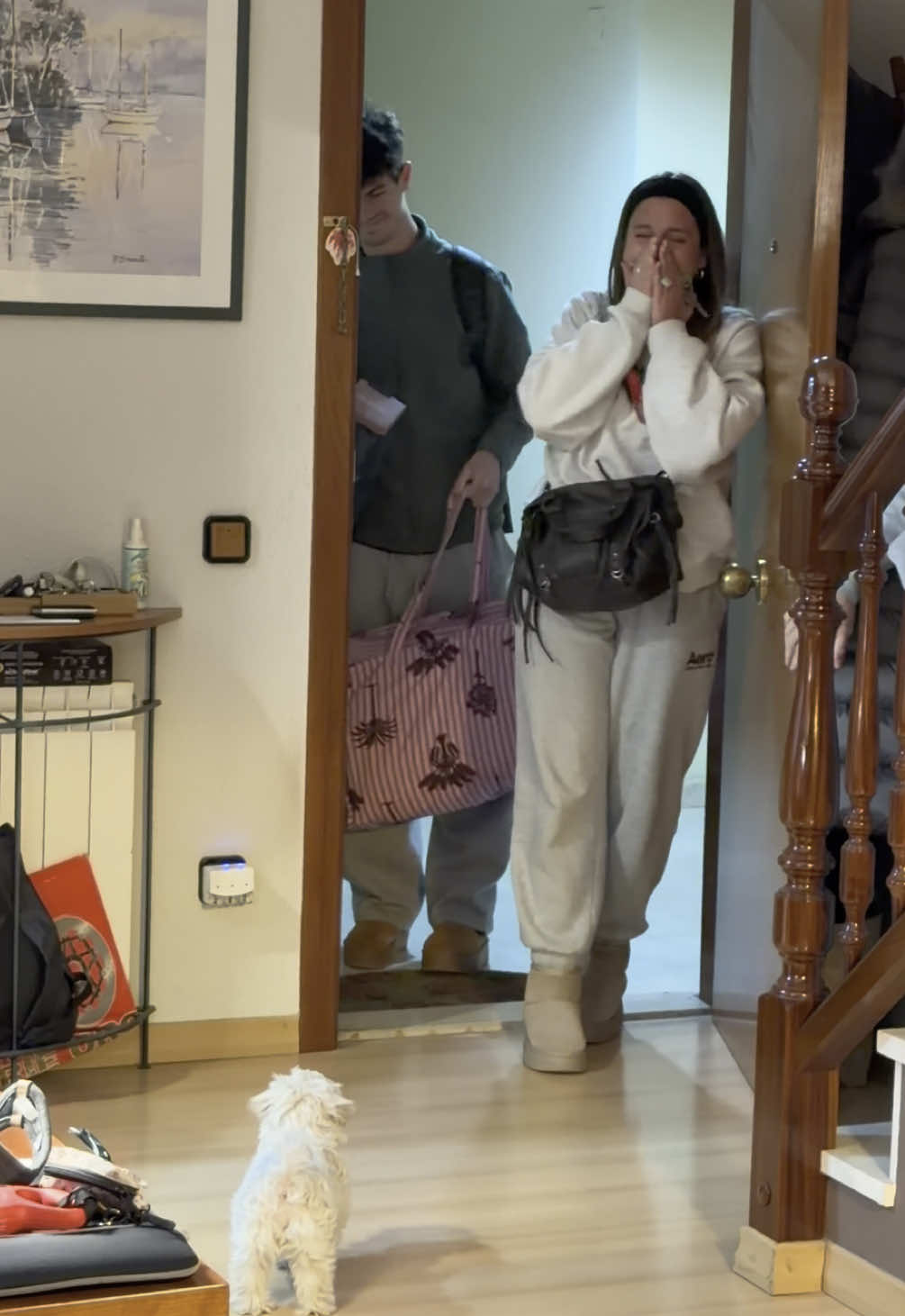 Hace unos meses perdí al amor de mi vida, mi alma gemela, mi perrita de 15 años. Se me rompió el corazón y sigue  doliendo como el primer dia.  Ayer se unió a la familia otra integrante, la nueva bebé de la casa, a la cual cuidaremos y querremos con locura. Estoy segura de que habrían sido grandes amigas y que allí donde esté, nos estará enviando muchos besitos y cuidándonos a todos. Os queremos a las dos, gracias por aparecer en nuestras vidas y estar cuando más os necesitamos ❤️‍🩹 