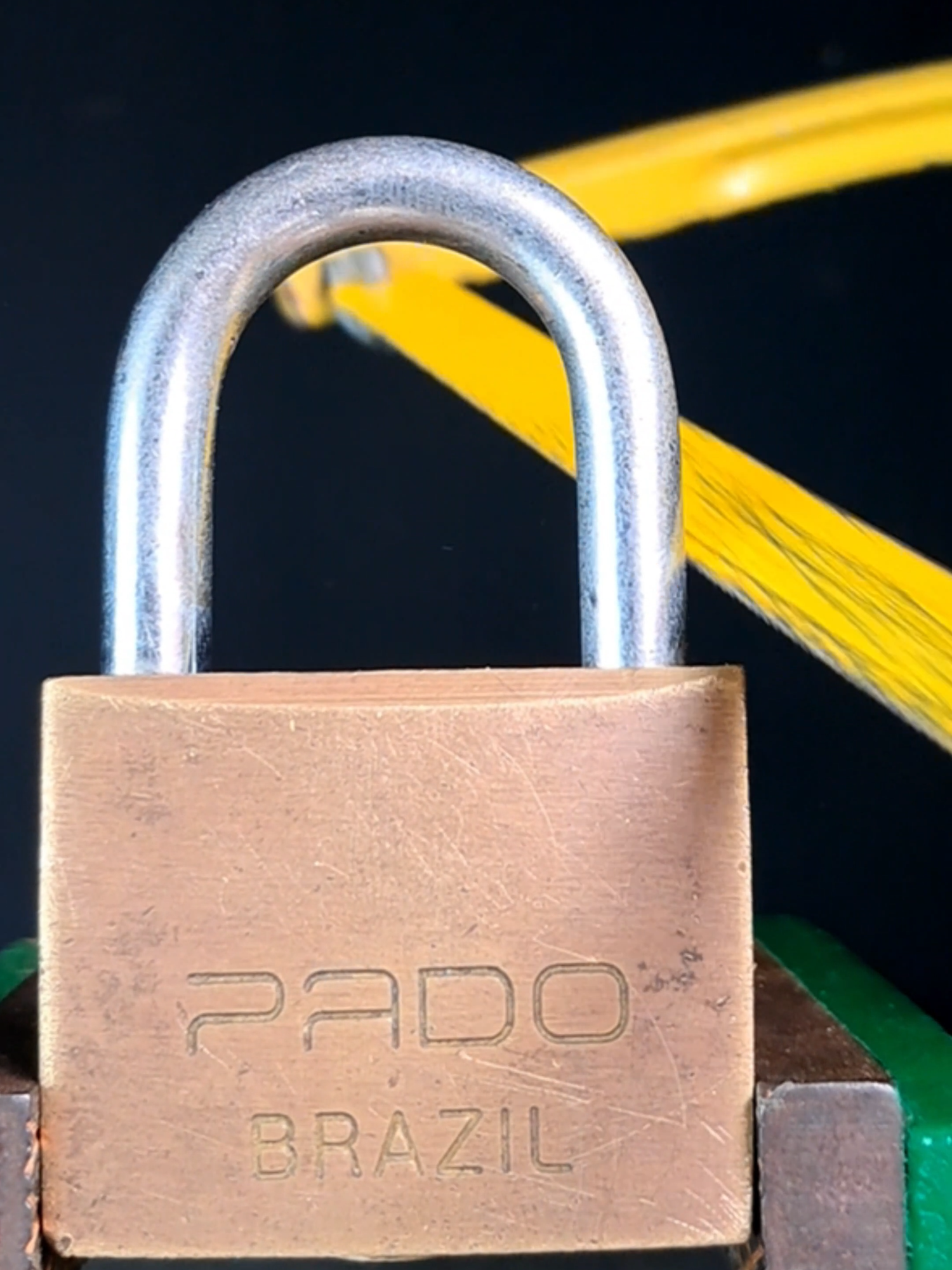 O truque que resolve em minutos! #gambiarra #tutorials #UnitedStates #NewYork #racks #idea #DIY #craftideas #criativo #tutorial #inventos