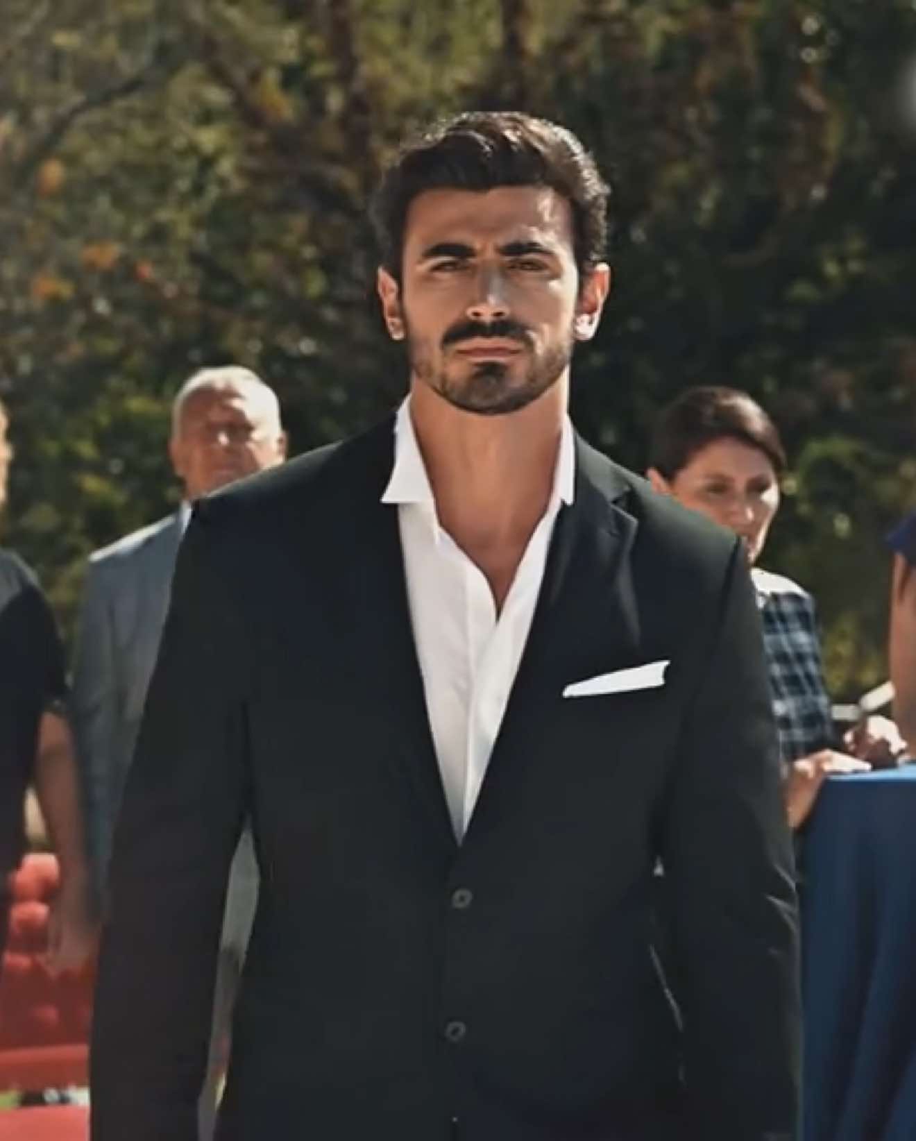 matching outfits 😛 & Copyright © QoQuest Media. All rights reserved. @Emin Günenç  #ates #mercan #arafta#araftashseries #edit  Emin Günenc, New Turkish Series edit, 2025 dizi, Enemies to lovers, BookTok