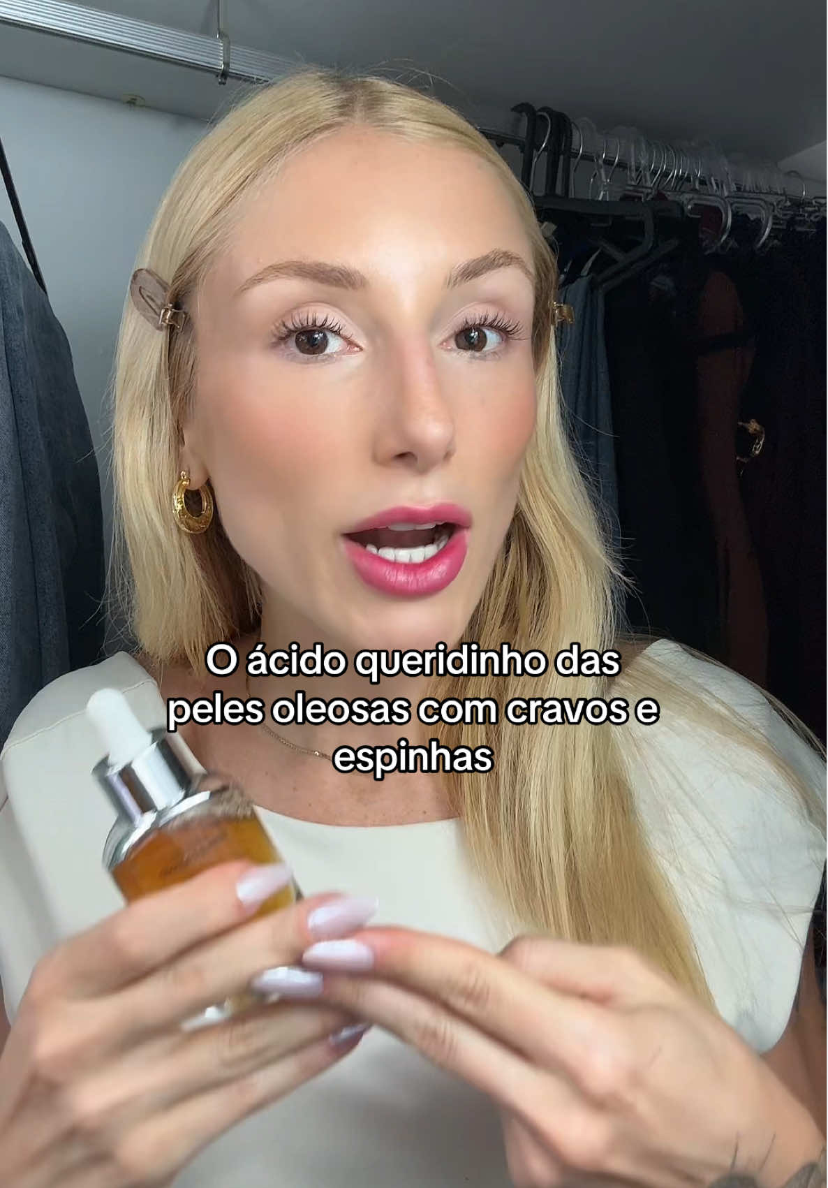 Benefícios do ativo: Controla a oleosidade, espinhas e cravos Desobstrui os poros e promove esfoliação suave sem ressecar a pele Suaviza linhas finas Promove a renovação celular e melhora o viço da pele Reduz a aparência de poros dilatados Reduz a vermelhidão da acne Melhora a elasticidade e firmeza da pele Possui 2% de Ácido Salicílico Natural, primeira versão certificada no Brasil. @Simple Organic Beauty faz tudooo