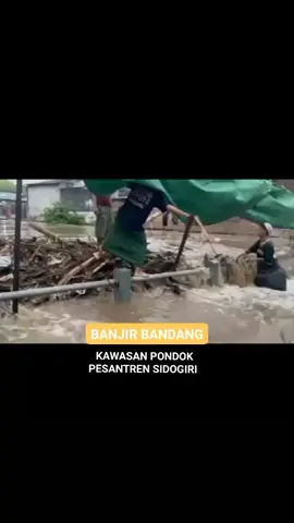Suasana Pondok pesantren Sidogiri,lagi banjir mudah-mudahan cepat reda dan tidak memakan korban aminn #pondokpesantren #sidogirikratonpasuruan♡ #pondoksidogiri 