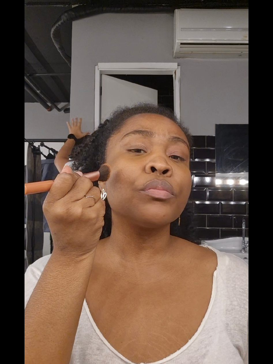 É cada coisa que a gente escuta...😒 #mesdaconsciêncianegra  *Obrigada aos meus queridos coleguinhas que aceitaram participar deste vídeo!🤎