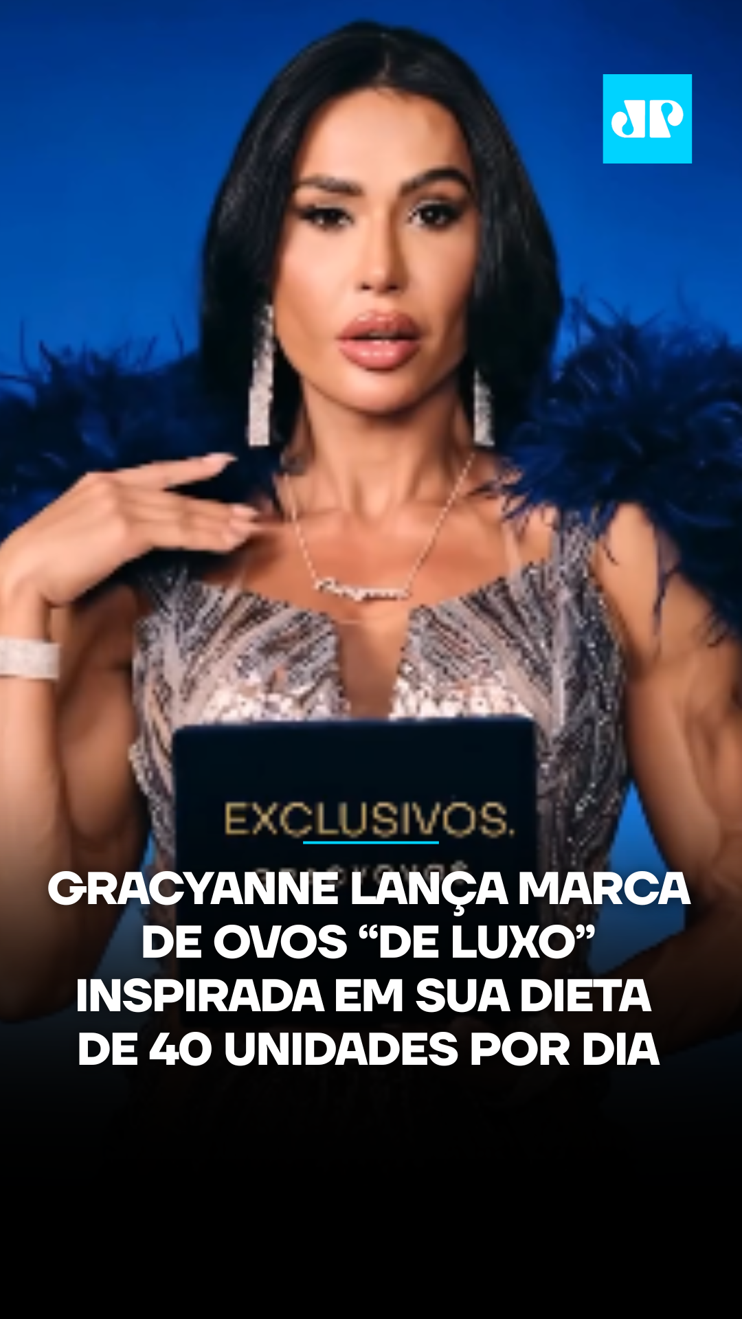 Gracyanne Barbosa anunciou nas redes sociais o lançamento da “Gracyovos”, marca que a influenciadora descreve como “um sonho antigo realizado” após inúmeros pedidos dos fãs. Cada caixa traz seis ovos em embalagens de design luxuoso, semelhantes a estojos de jóias. Os preços ainda não foram divulgados. O vídeo de apresentação chamou atenção pelo slogan inusitado, que relaciona alimentação e estética: “Ovos finos, shape gigante.” A novidade reforça o estilo de vida da musa fitness, conhecida por consumir cerca de 40 ovos por dia para manter o físico musculoso. 🎥Reprodução: Instagram/ @graoficial 📺 Confira na JP News e Panflix #JovemPanEntretenimento #Gracyanne #Ovos