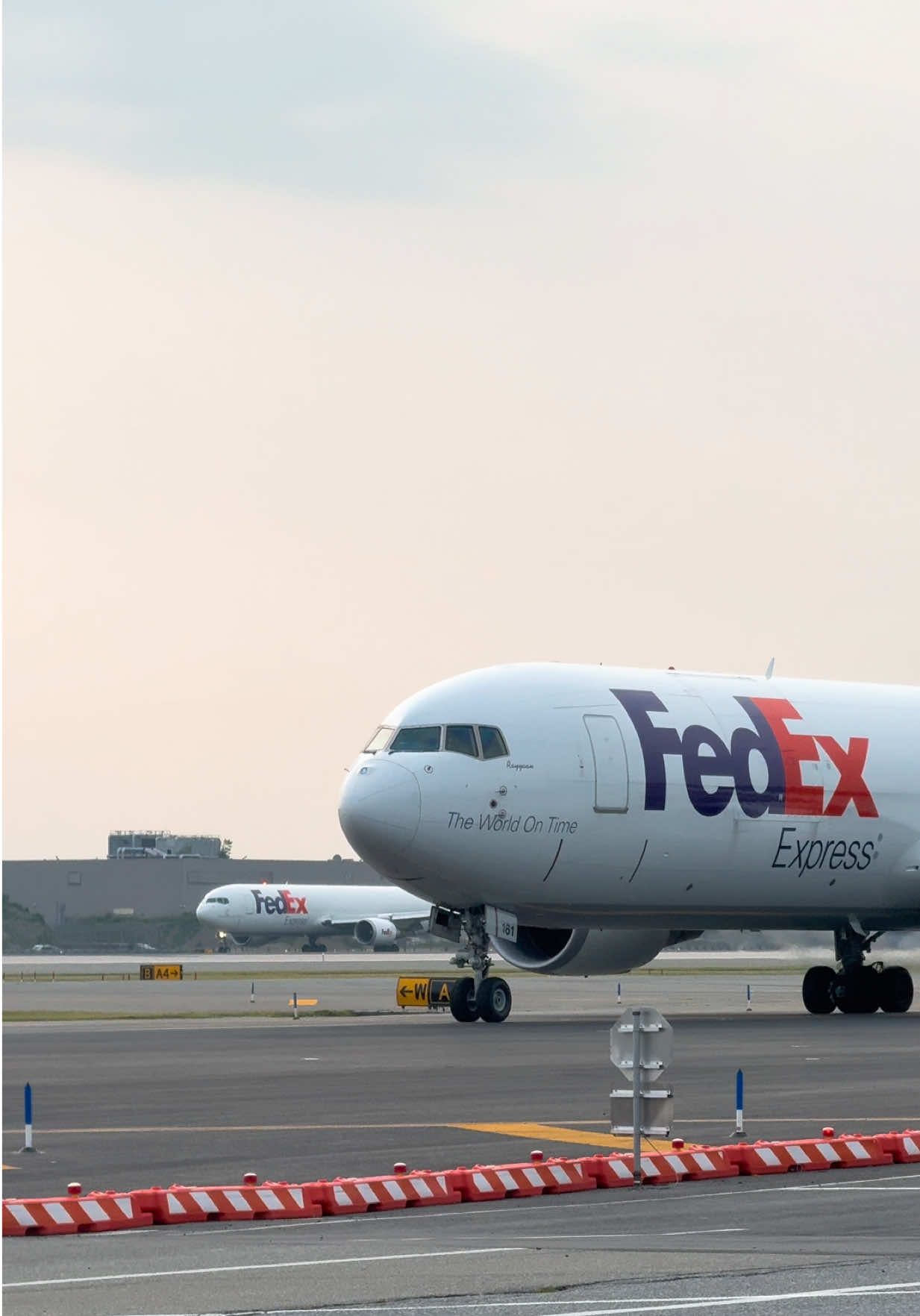 @FedEx  #viralreels #fypシ #jfkairport #aviationtok #fedex 
