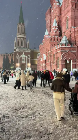 اخخ ياموسكو ☹️💔💔 #موسكو #moscow #الساحه_الحمراء_موسكو #ثلج 