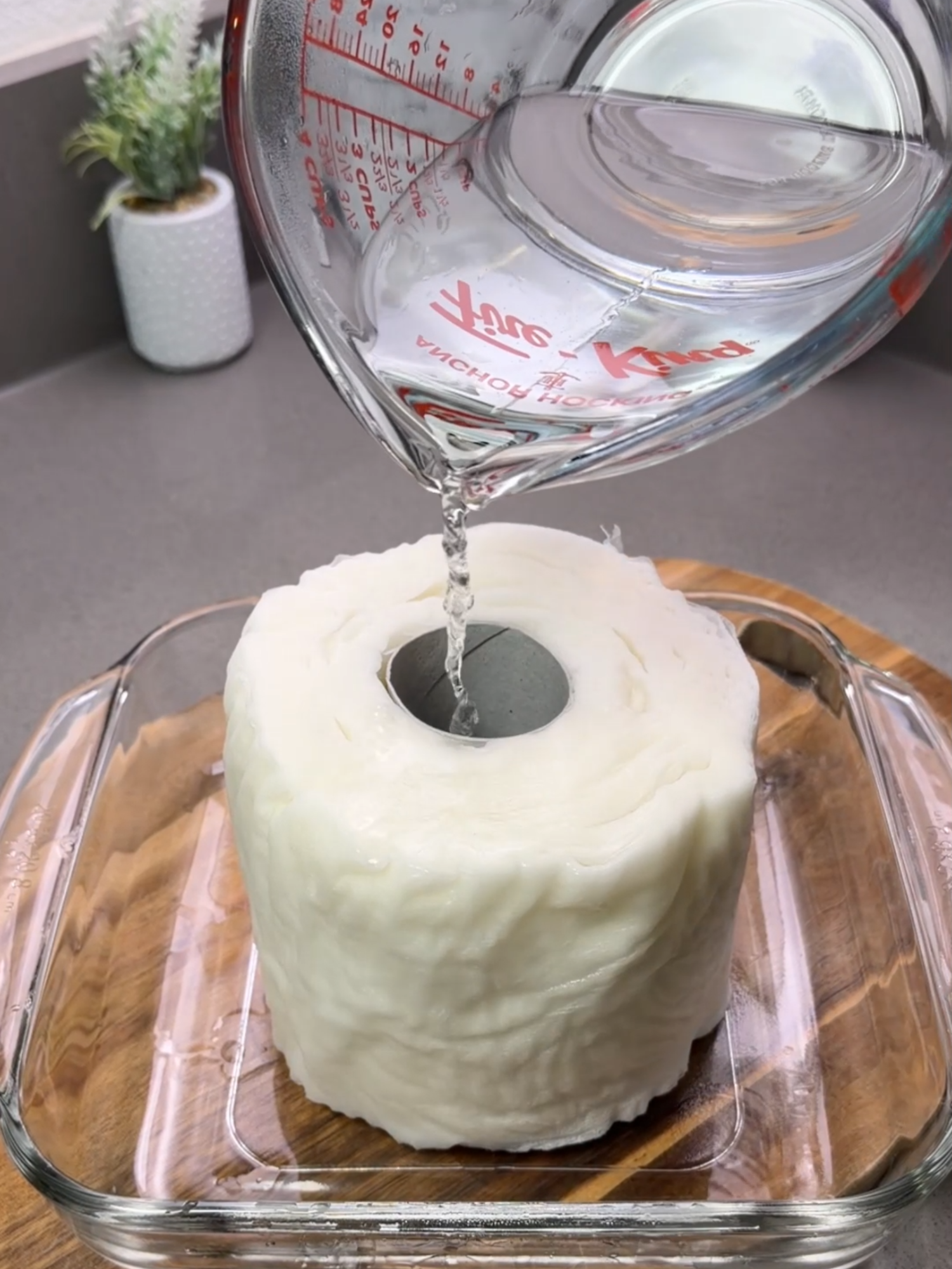 Put hot water on toilet paper and watch this happen! #airfreshener #LifeHack #homehacks