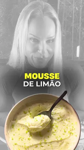 Mousse de limão com 3 ingredientes e zero dificuldade. No vídeo: leite em pó zero lactose + 20 ml de limão + 50 ml de água. Bateu, firmou, cremosidade absurda. Raspas por cima e pronto. Rotina campeã é assim: rápida, leve e saudável. 👉 Compartilhe com quem ama praticidade. 🍋 Salve para fazer hoje. #fitcomlu #moussedelimao #rotinaprática #estilodevidasaudavel