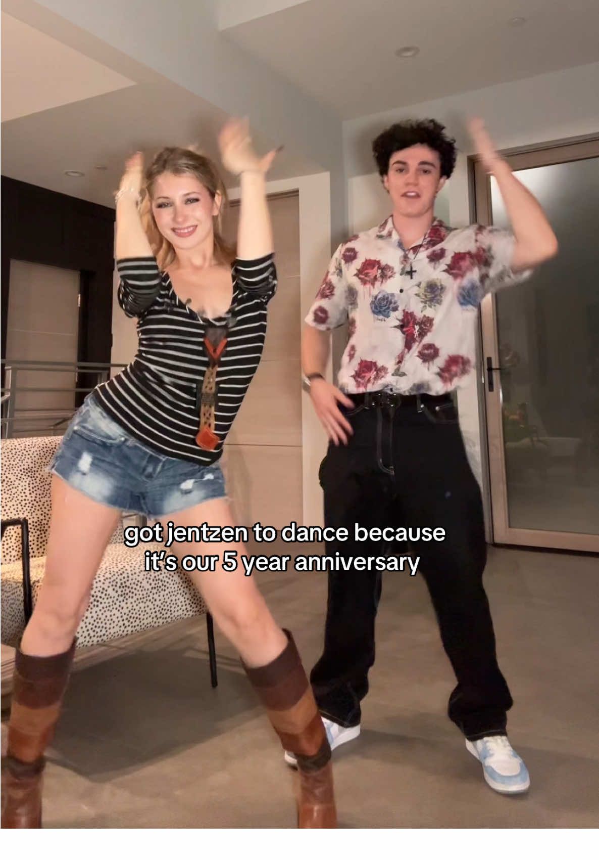 rare occurrence of @Jentzen Ramirez dancing 😱😱 #fyp #foryou #dance #jelliana #couple #cute 