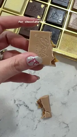 This brand new Dubai chocolate gift set is here and it is SO GOOD - such a great chocolate gift idea or small gift for friends #tiktokshopcreatorpicks #newfunpicks #growvember #dubaichocolate #giftideas 