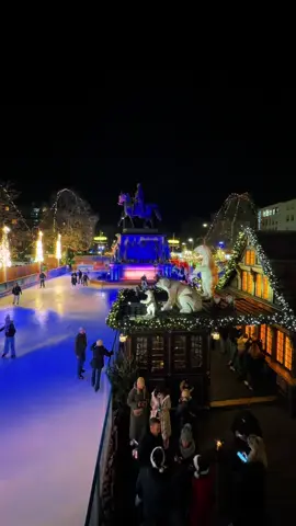 📍Heumarkt Köln Weihnachtsmarkt, Köln #köln #chrismasmarket #weihnachtsmarkt #neumarkt #cologne 