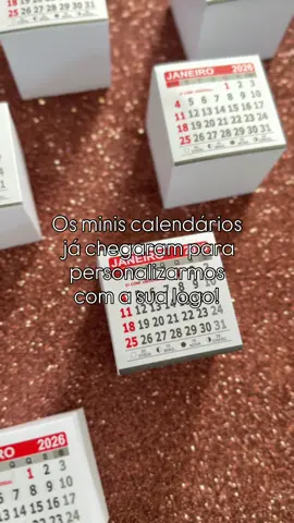 ✨📅 Mimo de final de ano que encanta! Os mini calendários já chegaram e podemos personalizar com a sua logo para presentear clientes, parceiros e deixar sua marca presente todos os dias de 2026. Quer garantir o seu? Me chama aqui 💛