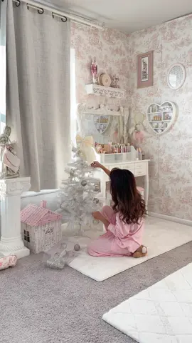 Hehe my white Christmas tree 🦢🫶🏻