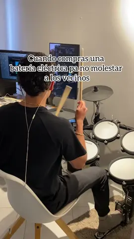 Cuando compras una batería eléctrica para no molestar a los vecinos 👍😂