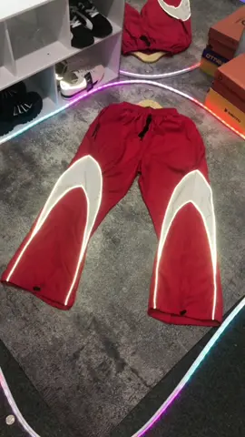 menyala nihh baggy pants reflektif#celanakalcer #celanareflektive #celanagombrong #celanaparasut #fyp 