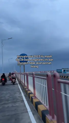 “Merindukan orang yang sudah tiada itu gila”ya dia yang udah ga ada aku yang gila🫠#fyp 