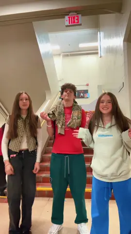 BOOM @Priya @𝓝🇹🇳🇺🇦  #fyp #dance #school 