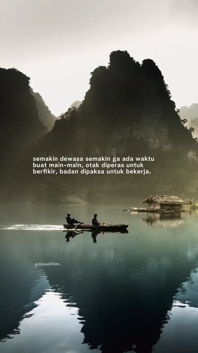 Bahan-bahan (tanpa daging)📝: 250 gr tepung terigu 200 gram tepung tapioka/kanji 1 butir telur ayam 3 siung bawang putih 1/2 sdm merica bubuk Royco Garam secukupnya Air 2 sdm minyak goreng (yg masih baru) Cara Membuat🥢: 1.Campur terlebih dahulu tepung terigu, tepung kanji, royco dan garam. 2.Haluskan/blender bawang putih dan merica bubuk. Lalu campurkan ke adonan 3.Campur bumbu halus dan adonan tepung, masukkan telur, masukkan air sedikit demi sedikit sampai adonan kalis. 4.Bentuk cilok sesuai selera (bisa diisi telur rebus yg sudah dipotong-potong/daging/cabe iris dll). 5.Rebus air yg sudah diberi garam dan sedikit minyak goreng, sampai air mendidih (diberi sedikit garam dgn tujuan agar rasa kuah meresap ketika cilok sedang dlm proses pematangan). Masukkan cilok yg ke dalam air mendidih & rebus selama +/- 40 menit dgn api sedang. 6.Angkat rebusan cilok lalu kukus cilok selama +/- 40 menit. Setelah cilok matang sampai dalam, angkat lalu sajikan. 7.Resep saos cilok : campurkan 10 sdm saos tomat dgn sedikit bawang putih yg sdh dihaluskan (kira-kira 1 sdt bawang putih halus), beri air 4 sdm dan masak dgn api kecil sampai mendidih. Angkat & siap dicocol utk cilok. #katakata #4u #storytime #fypppppppppppppppppppppppp #xzyabc 