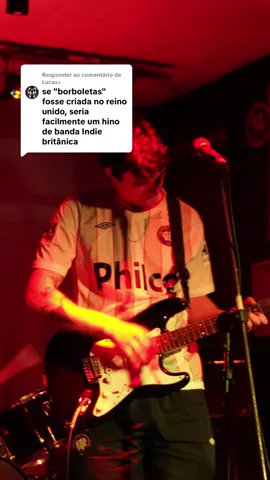 Respondendo a @Lucas☣︎  o Leo escreveria Mardy bum, mas o Alex Turner jamais escreveria borboletas