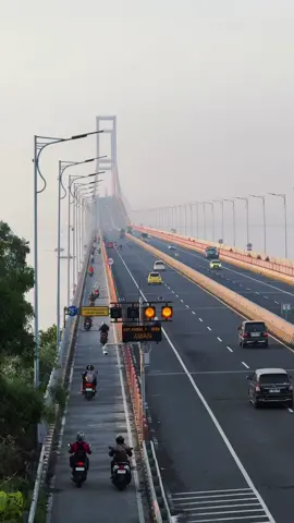 Suasana suramadu dijam 5 pagi😍😍#suramadu #fyp 