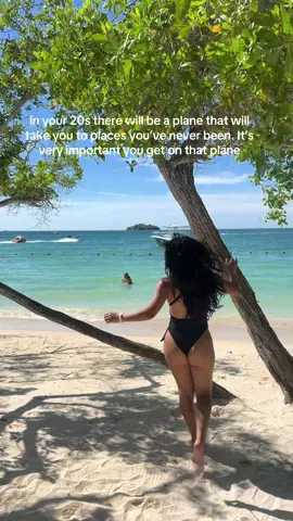 There’s so much world to see, please don’t stay in your comfort zone ✈️🌎 #InYour20s #TravelGoals #AdventureAwaits #ExploreTheWorld #bucketlist 
