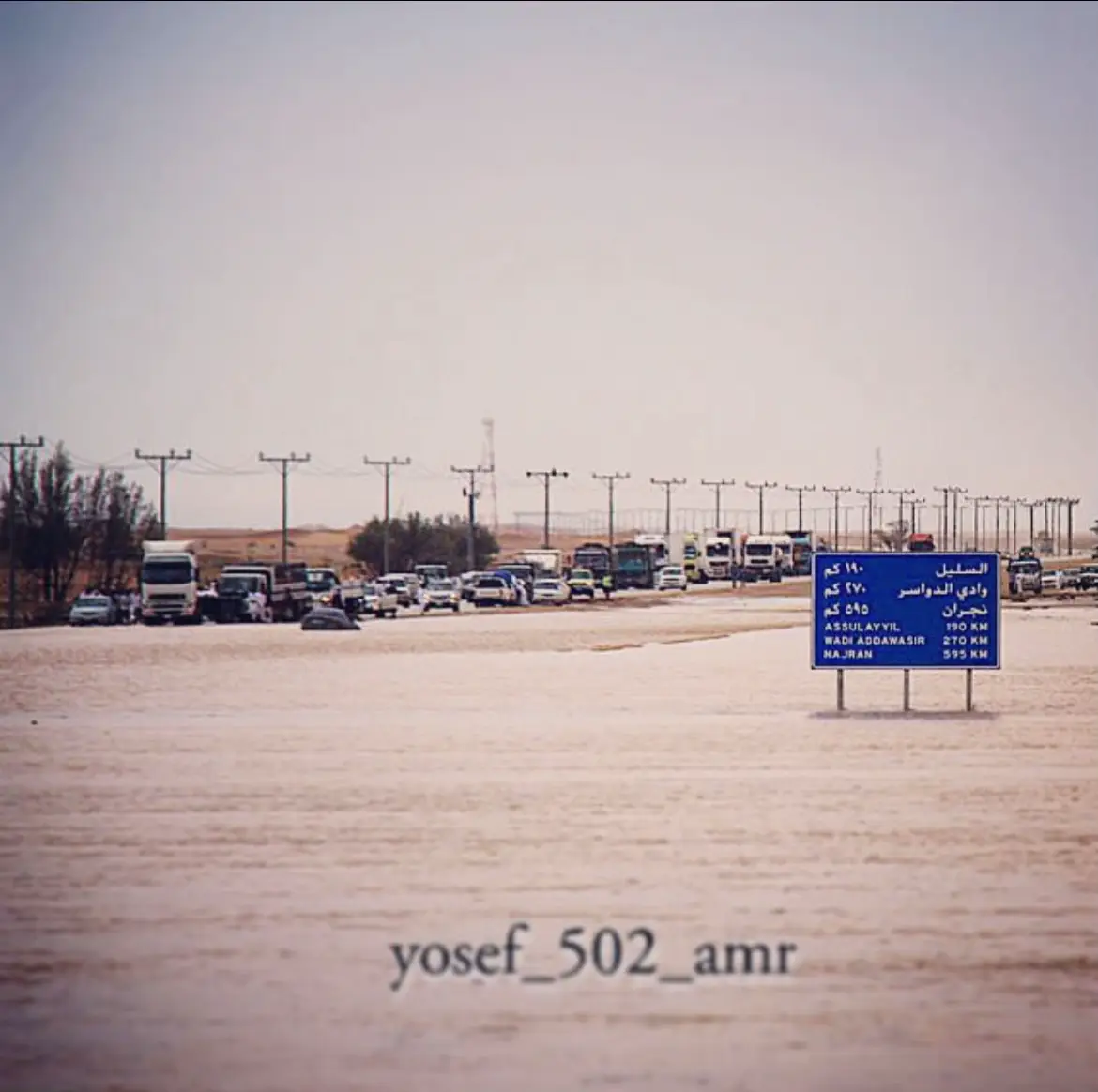 حداني على البيت المطرّف غلا راعيه ولايمتكّن جناّب بيته وهو غالي غشاه الحلا و النور يوم الغلا مغليه يعيش النظر شوفه بلياّتعداّلي تحطّم عليه الحال ماينعضي عاضيه تحطم عودٍ مبطيٍ فيه المحالي