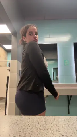 im addicted to #pocoyo dance also someone come help me lose this belly 